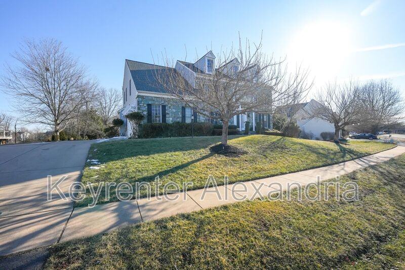 13568 Heritage Farms Dr - Photo 4 of 50