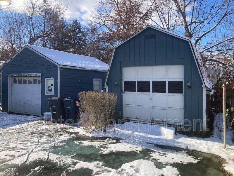 870 Frederick Blvd - Photo 4 of 10