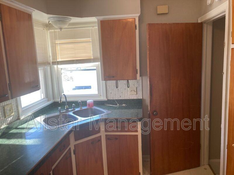 870 Frederick Blvd - Photo 5 of 10