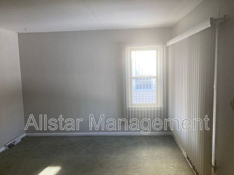 870 Frederick Blvd - Photo 7 of 10