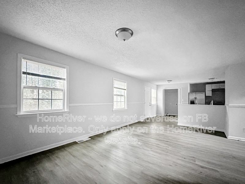 1880 Shamrock Dr - Photo 5 of 23