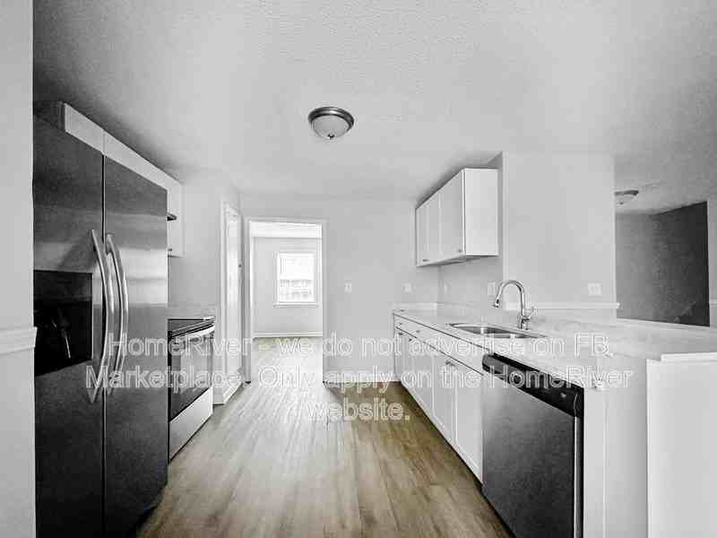 1880 Shamrock Dr - Photo 6 of 23