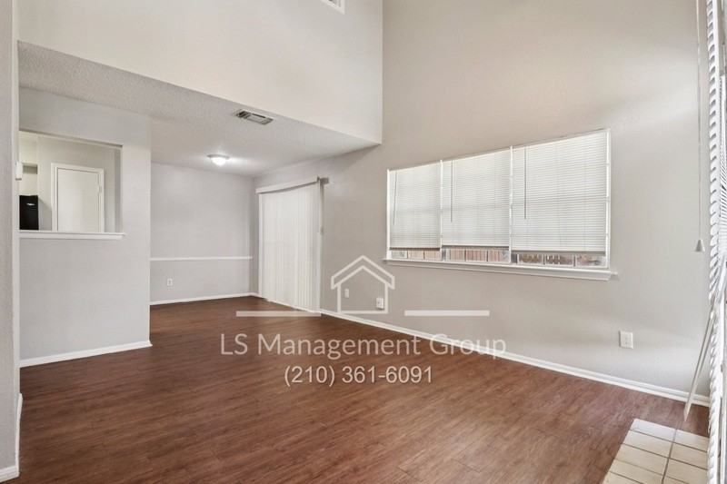 6720 Windsor Hollow Drive - Photo 6 of 29