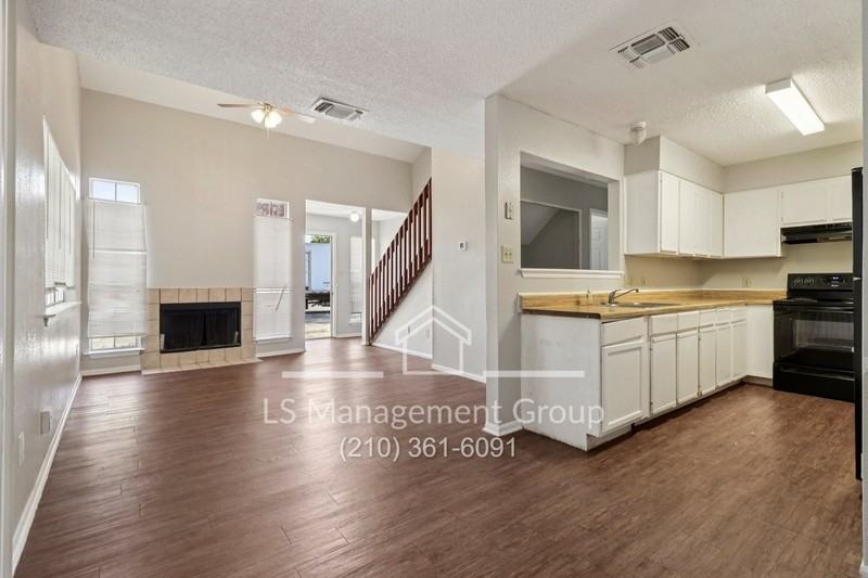 6720 Windsor Hollow Drive - Photo 7 of 29