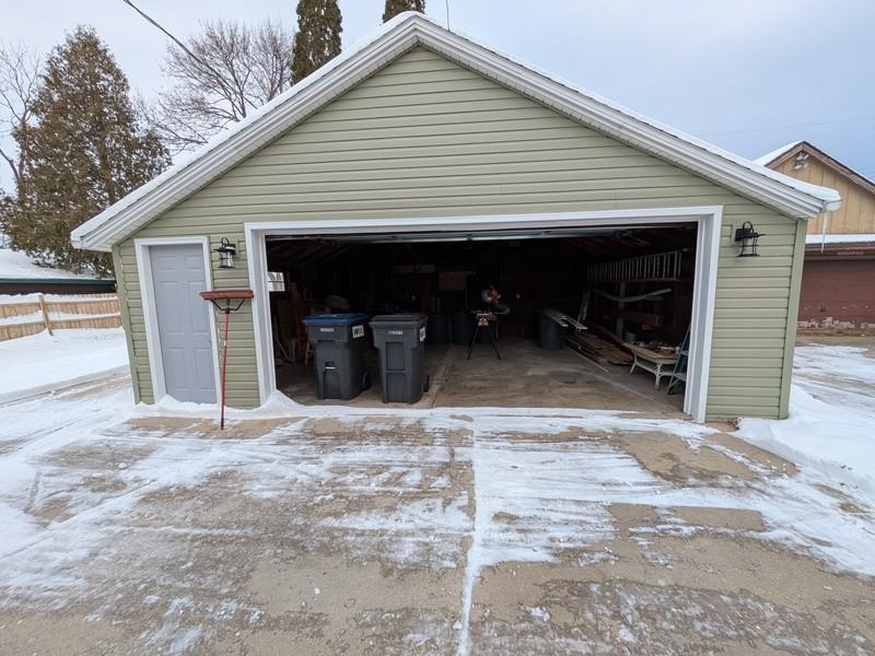 160 Guilford St - Photo 6 of 38