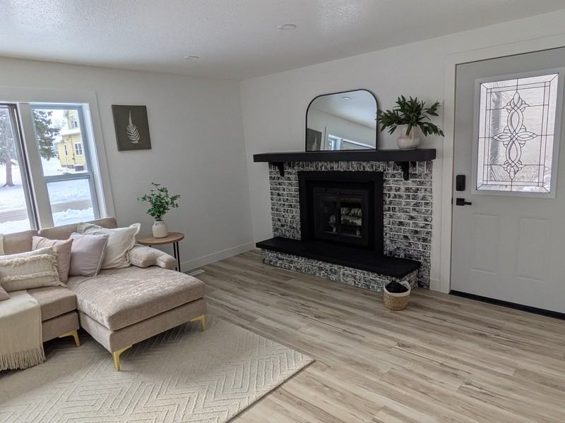 160 Guilford St - Photo 4 of 29