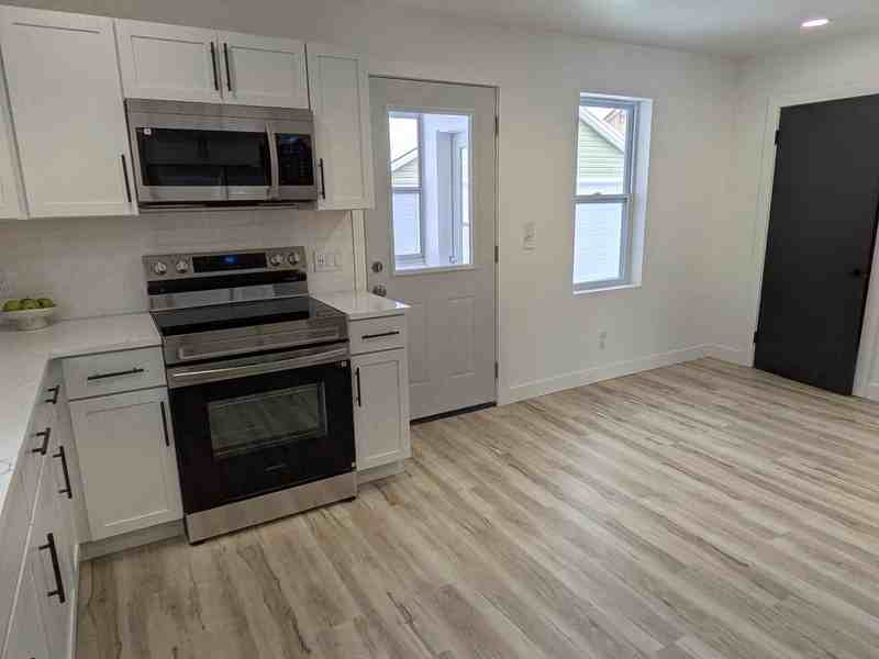 160 Guilford St - Photo 6 of 29