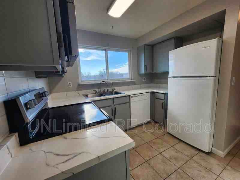 986 Croke Dr - Photo 4 of 23