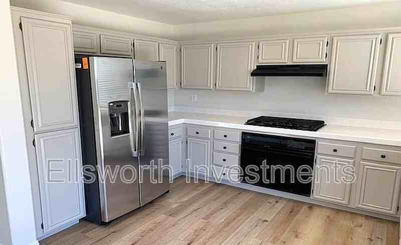 744 Cardona Avenue - Photo 3 of 14