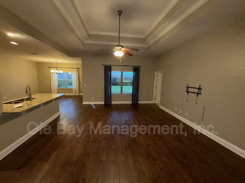 10013 Summer Woods Cir N - Photo 2 of 11