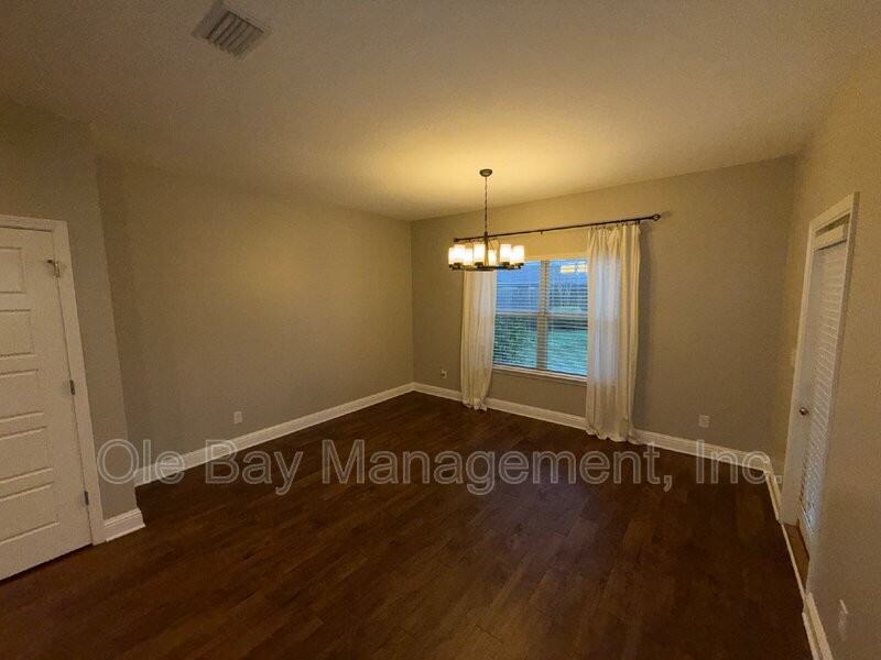 10013 Summer Woods Cir N - Photo 3 of 11