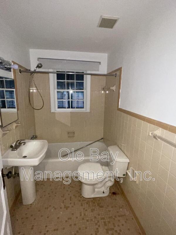 108 S Fulton St - Photo 6 of 11