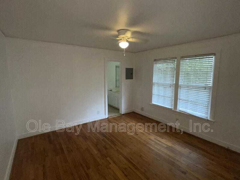 108 S Fulton St - Photo 7 of 11