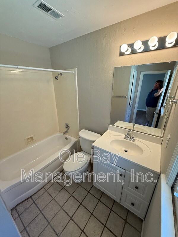 253 Vanderbilt Drive - Photo 2 of 10