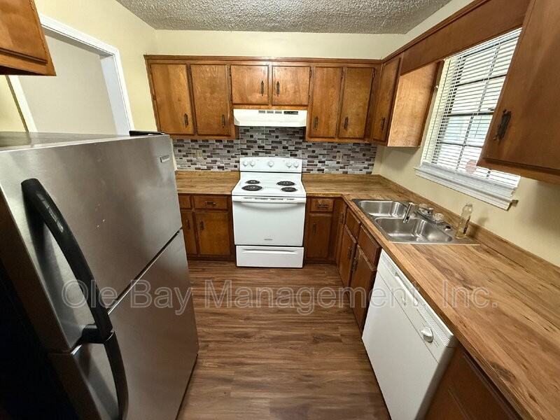 929 Navco Road - Photo 2 of 6