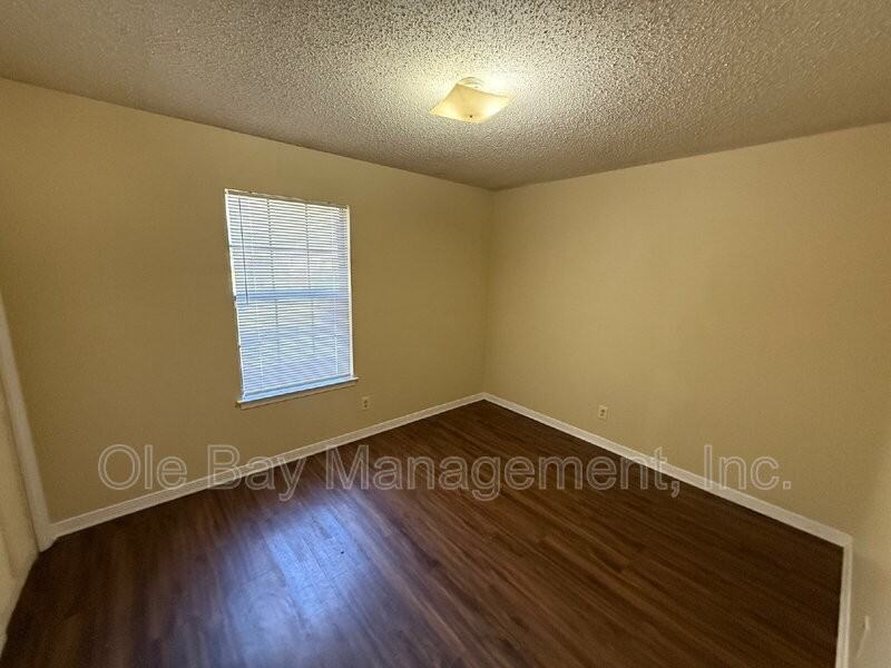 929 Navco Road - Photo 3 of 6