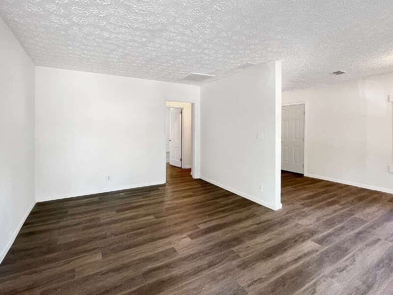 1121 East 53rd Street - Photo 4 of 16