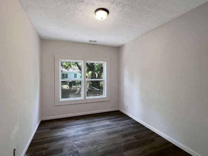 1121 East 53rd Street - Photo 7 of 16