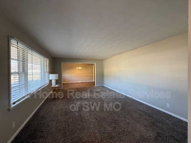 3510 W Republic Rd - Photo 4 of 20