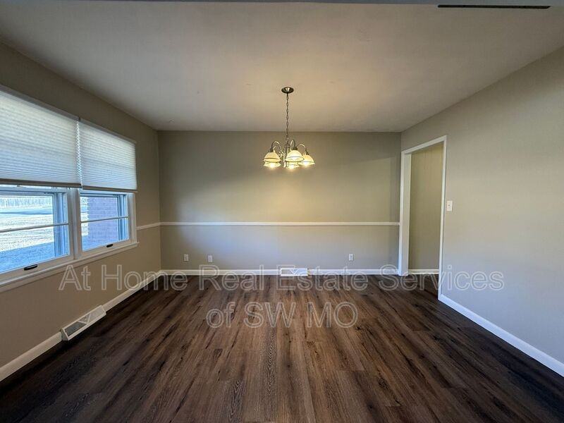 3510 W Republic Rd - Photo 5 of 20