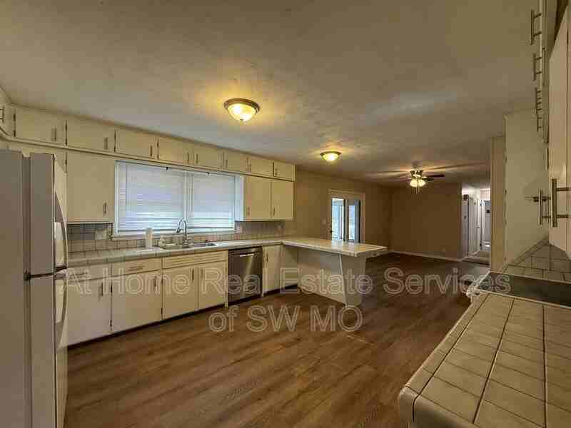 3510 W Republic Rd - Photo 7 of 20