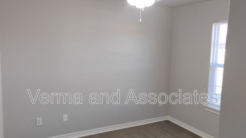 281 Graystone Cir #281 - Photo 2 of 15