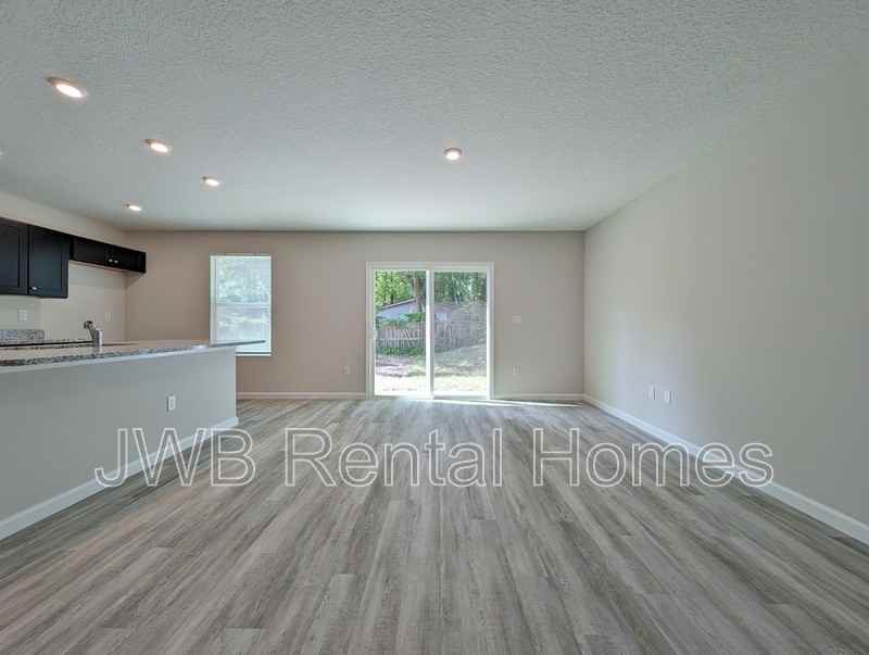 6426 Armco St - Photo 4 of 10