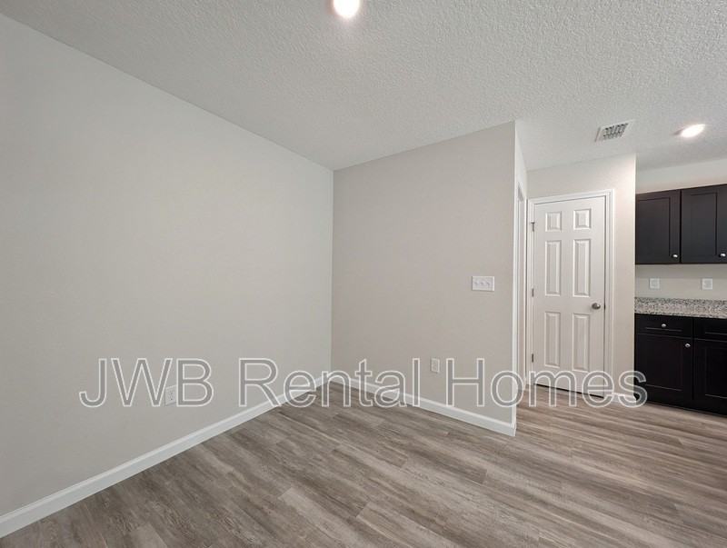 6426 Armco St - Photo 5 of 10