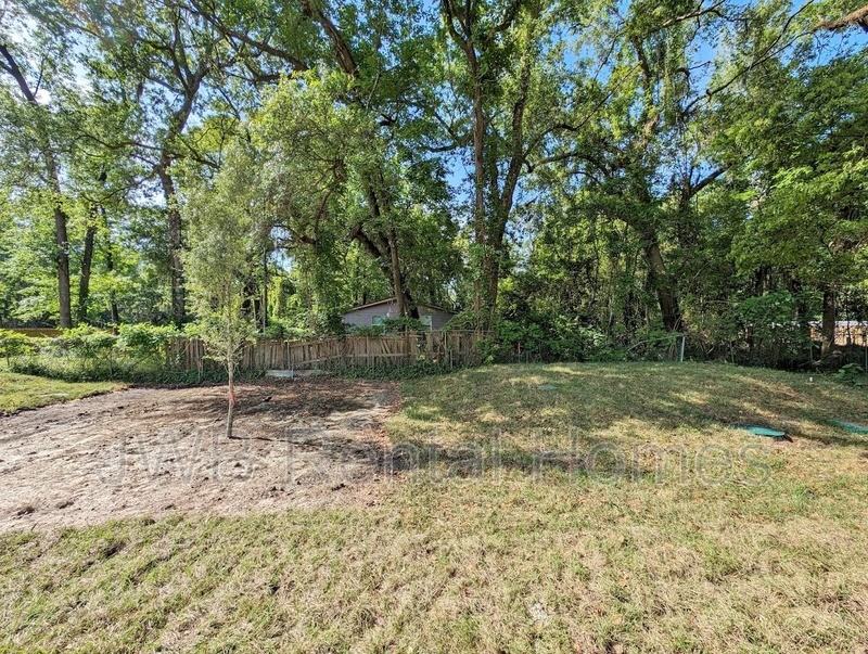 6426 Armco St - Photo 7 of 10