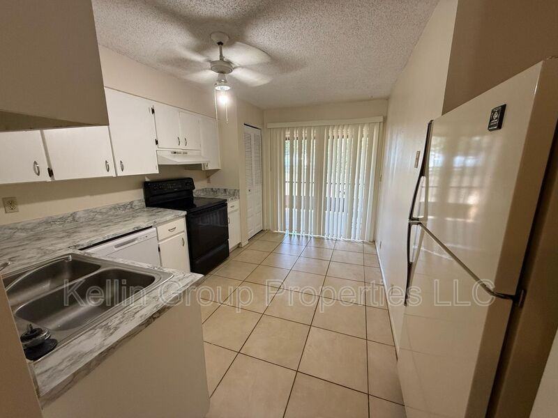 5651 Struthers Ct - Photo 4 of 22