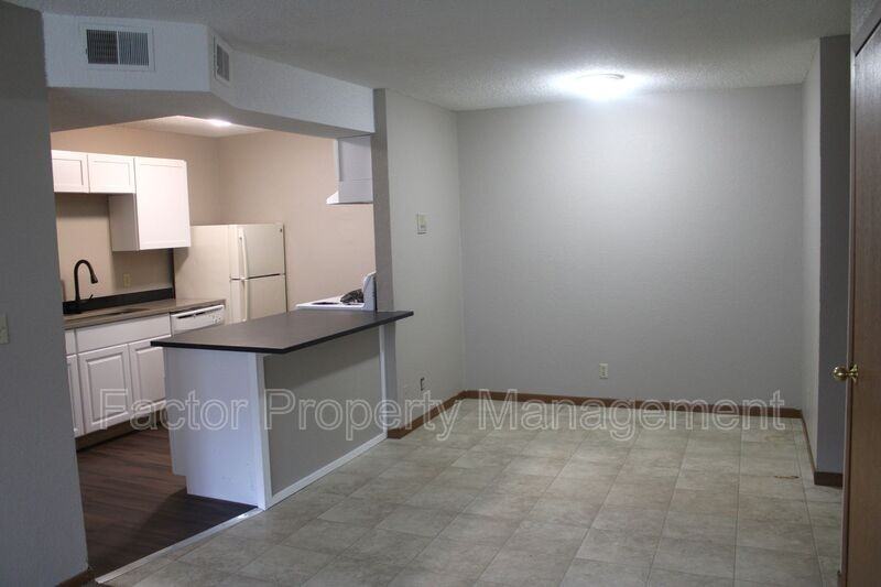 1530 Warren St #101 - Photo 2 of 10