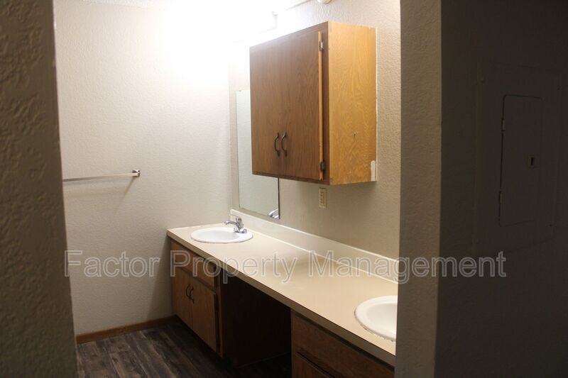 1530 Warren St #101 - Photo 5 of 10