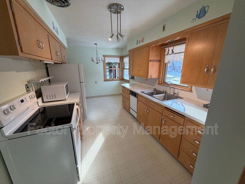 245 Wheeler Ave - Photo 5 of 23