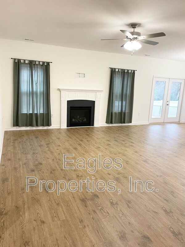 300 Creeks Edge Dr - Photo 2 of 18