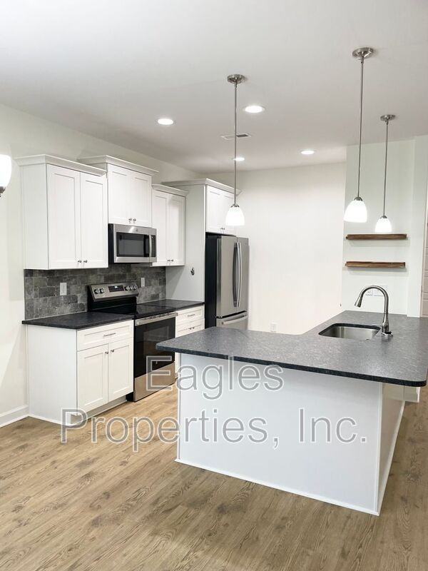 300 Creeks Edge Dr - Photo 3 of 18