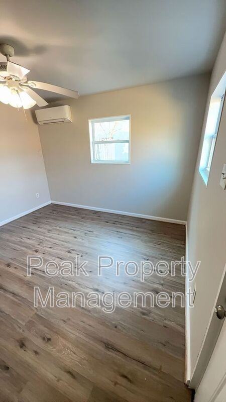 925 North 20th Street #B - Photo 3 of 15