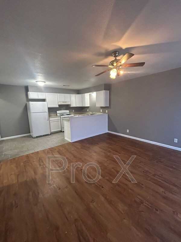 405 Park St #C - Photo 3 of 15