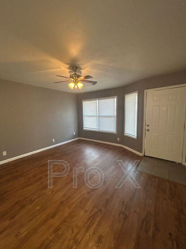 405 Park St #C - Photo 5 of 15