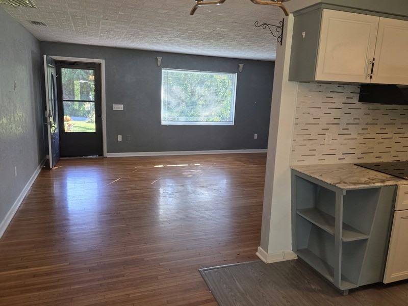 220 Buena Vista St - Photo 4 of 14