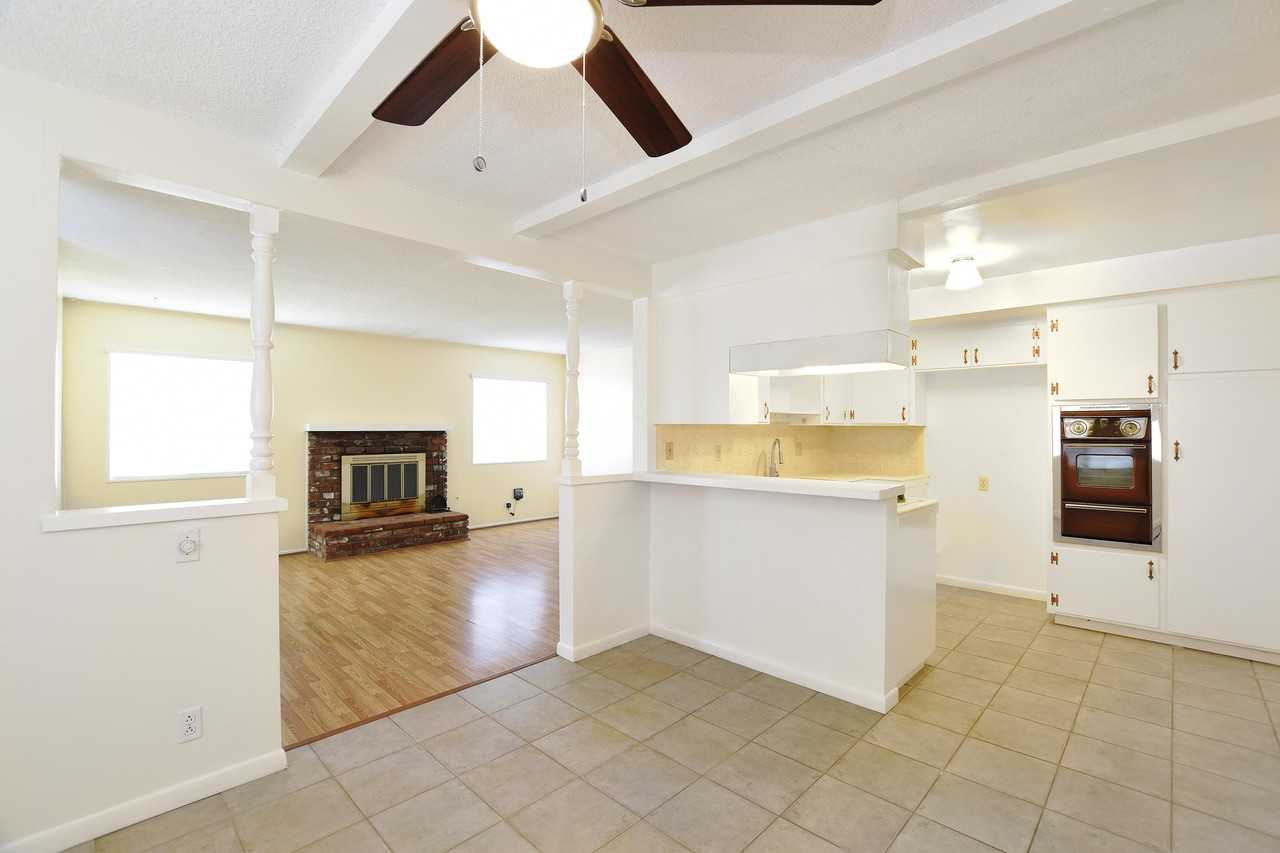 650 Ridgeway Lane - Photo 2 of 11