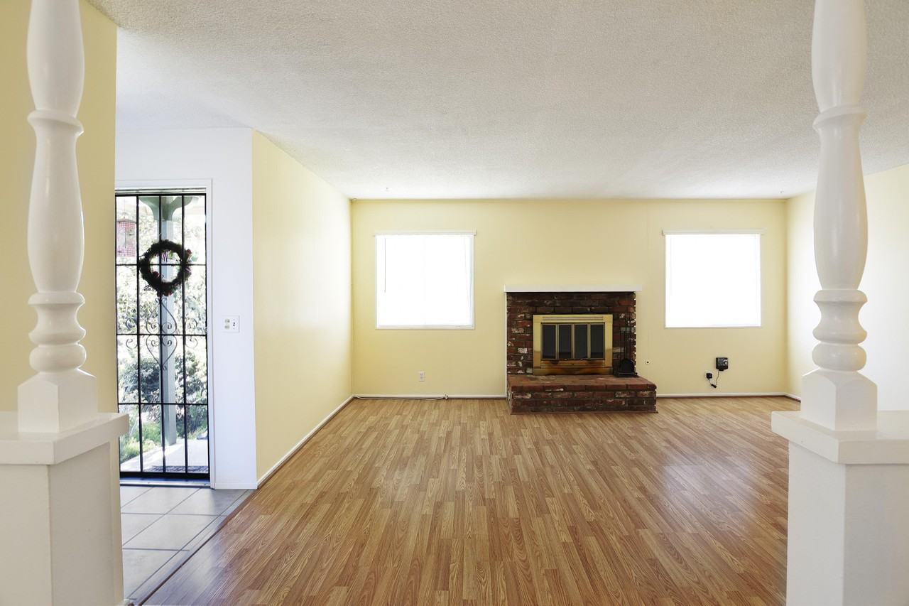 650 Ridgeway Lane - Photo 3 of 11