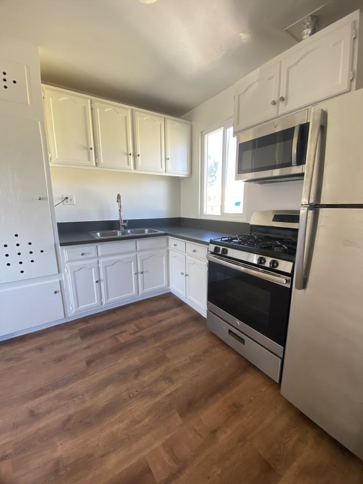 1517 West 28th Street #7 - Photo 3 of 16