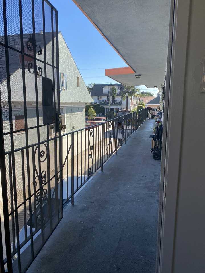 1517 West 28th Street #7 - Photo 5 of 16