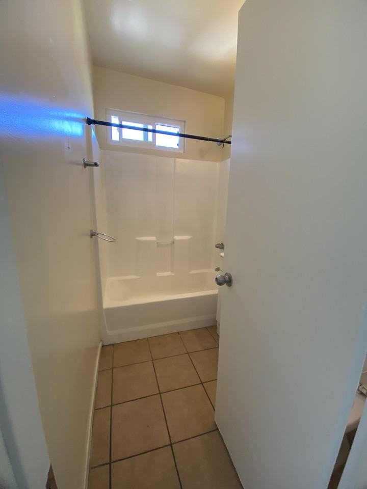 1517 West 28th Street #7 - Photo 7 of 16