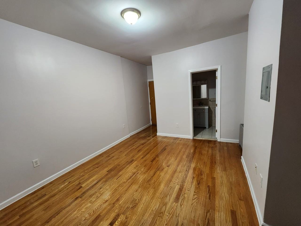 152 New York Ave - Photo 4 of 8