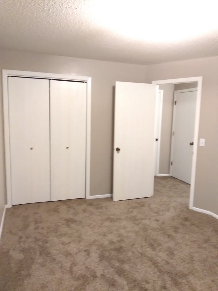 Eaglewood Court Apartments - Photo 4 of 15