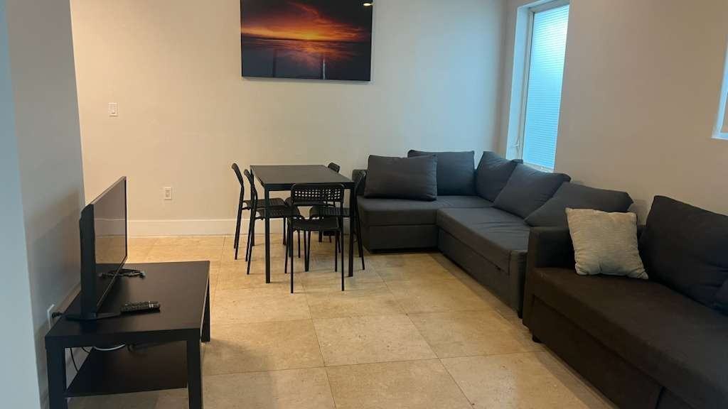 8plex 650 Euclid Avenue - Photo 3 of 22