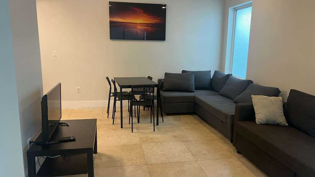 8plex 650 Euclid Avenue - Photo 5 of 22