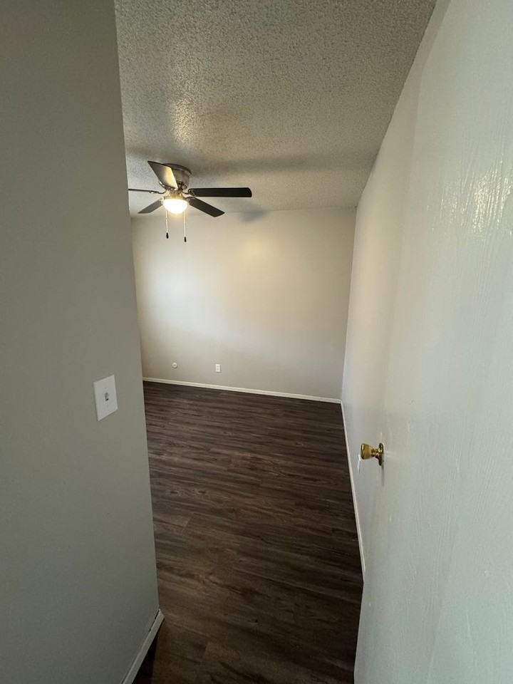 Valley View Apartments - Photo 4 of 50
