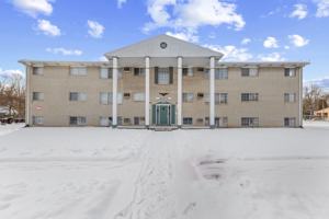 featured image of 1017 Le Grand Drive